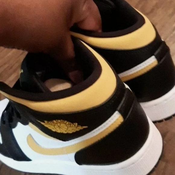 Nike Air Jordan 1 Mid Pollen Yellow White Black. - Picture 3 of 3
